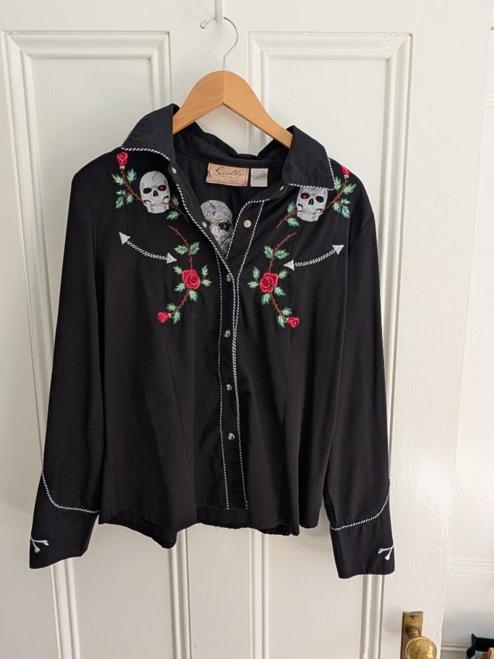 “Skull & Roses” Scully Women’s Black Western Embroidered Shirt